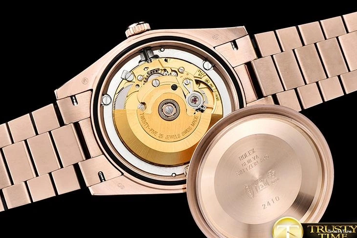 1230 RDD0218A – DayDate 40mm Casual 690